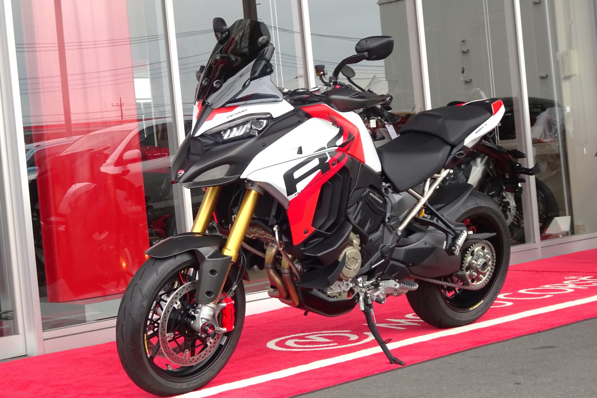 ムルチストラーダ V4 RS 販売準備中です。